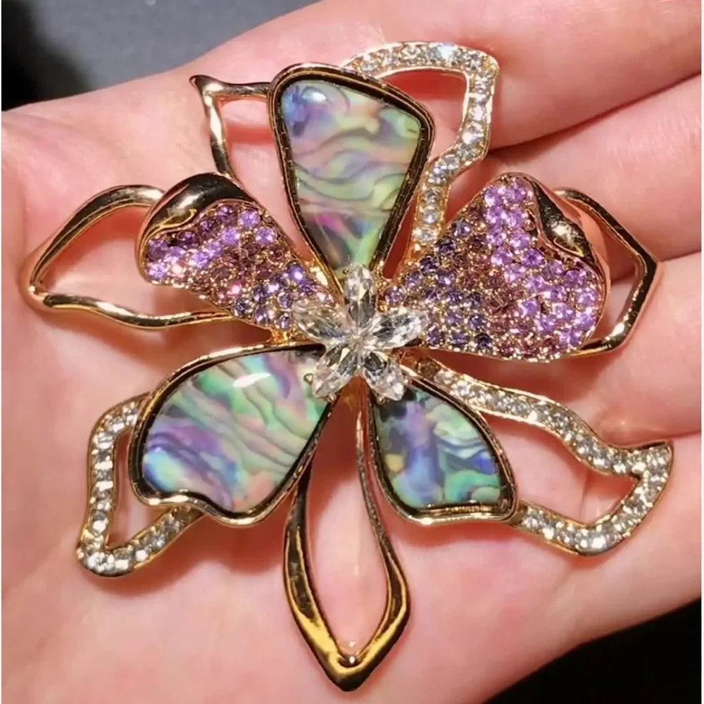 Elegant Gold and Pink Floral Brooch